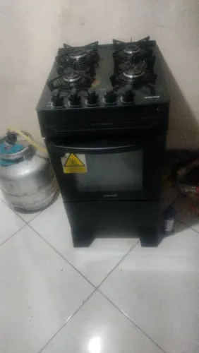 Vendo um fogão de quatro bocas automático