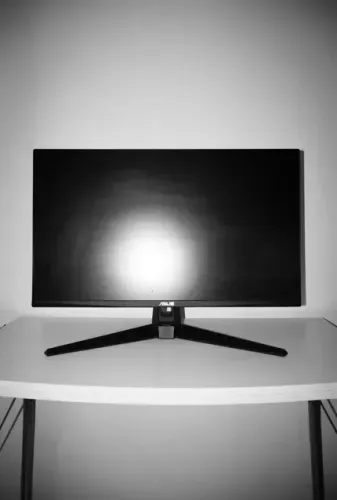 Monitor Asus TUF Gaming 27 VG279Q1A com defeito