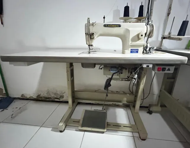 Máquina de Costura Reta