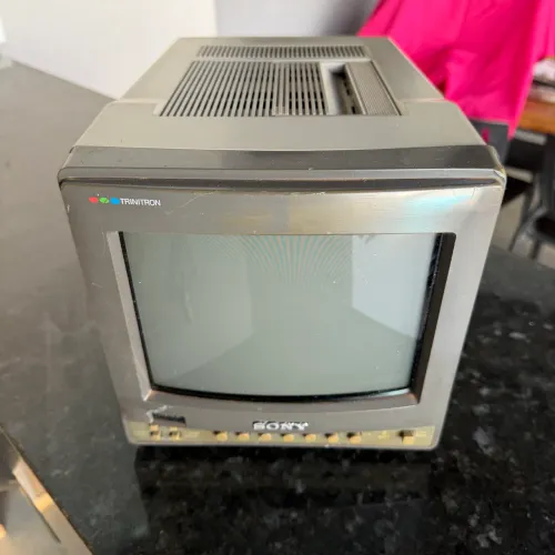 Tv de tubo para decoração 