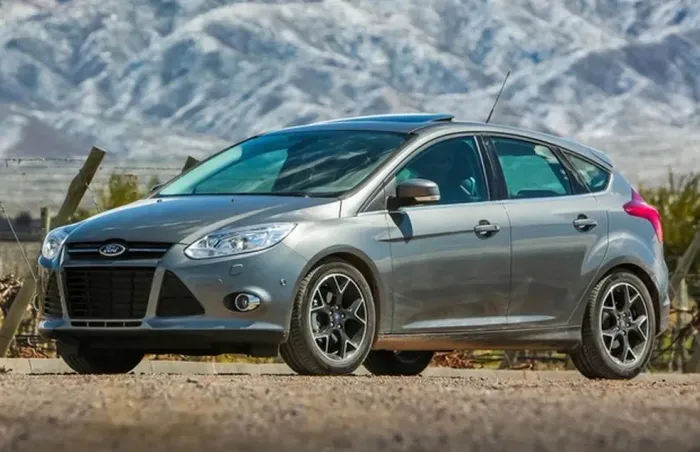 Sucata ford focus hatch 2014 2015