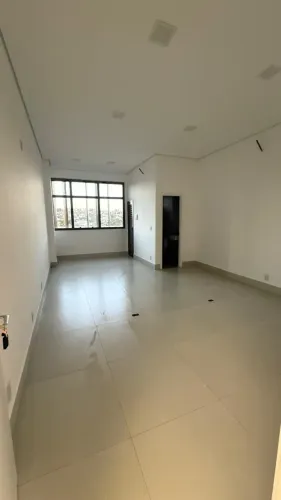 Ponto comercial/Loja/Box para aluguel possui 32 metros quadrados
