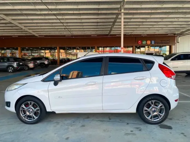 Ford Fiesta SE 1.6 8V Flex 5P 2014
