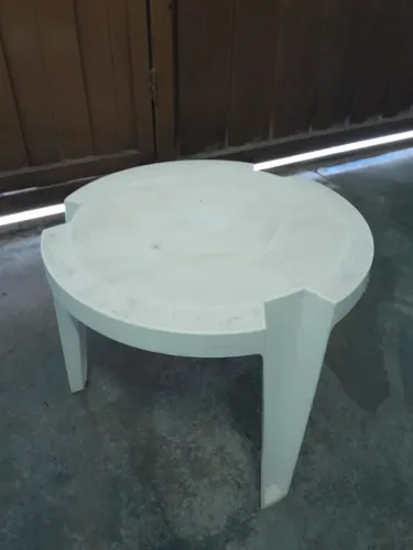 Mesa de plástico pequena