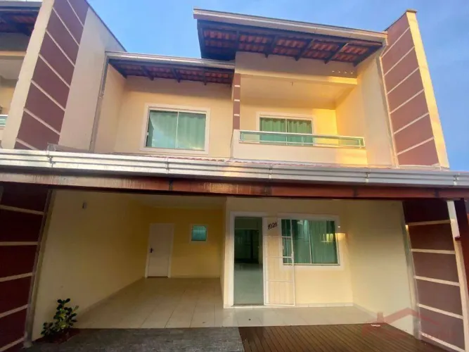 Sobrado com 3 dormitórios para alugar, 108 m² por R$ 3.817,00/mês - Vila Nova - Joinville/