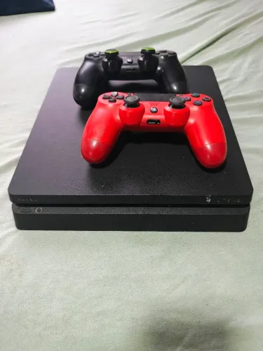 Playstation 4 com 2 controles e 11 jogos