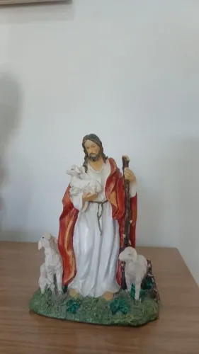 Imagem Jesus Bom Pastor em Resina - Linda e Delicada com Ovelhas
