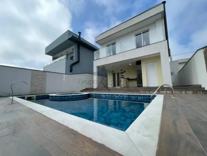 Lindo Sobrado Condomínio - Residencial Golden Park - Jacareí - 3 Suítes - 180m²
