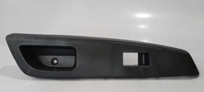Moldura Botão Vidro Dianteiro Direito Toyota Etios 2016