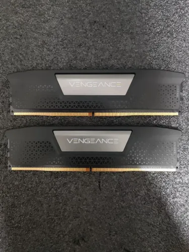 Memória RAM Corsair Vengeance 16GB (2x8GB) DDR5 5200MHz CL40 (Nova - Aberta p/ Teste)
