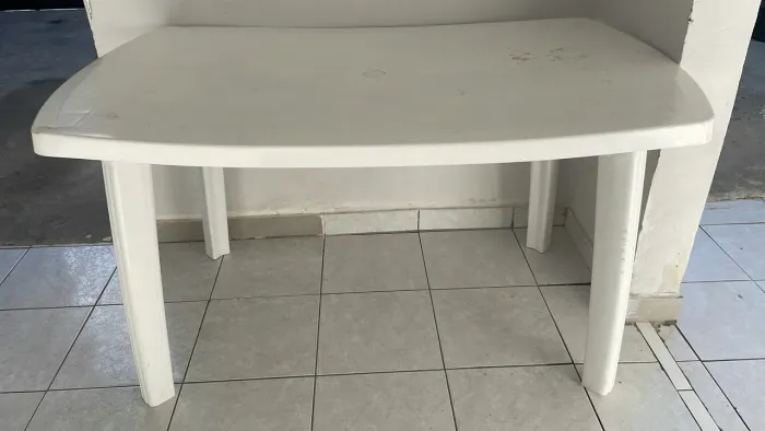 Vendo mesa de plástico