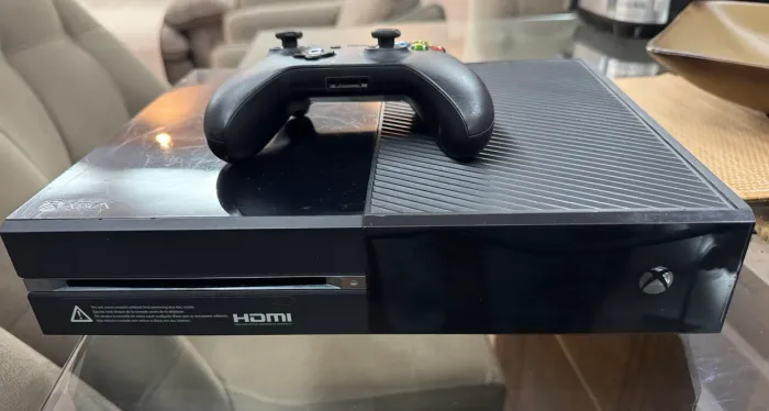 X BOX ONE, EM BOM ESTADO, COM TODOS ACESSORIOS ORIGINAIS( CABO HDMI, FONTE, CONTROLE)