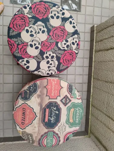 Conjunto de banquetas decorativas em tecido