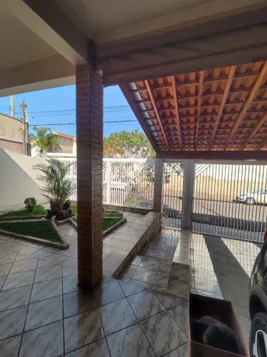 CASA COM 03 DORMITÓRIOS + 01 CASA COM 01 DORMITÓRIO NO FUNDO