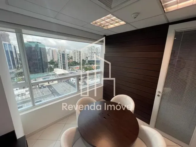 Aluguel de Sala Comercial Impecável no Jardim das Acácias, São Paulo-SP: 1 sala, 1 banheir