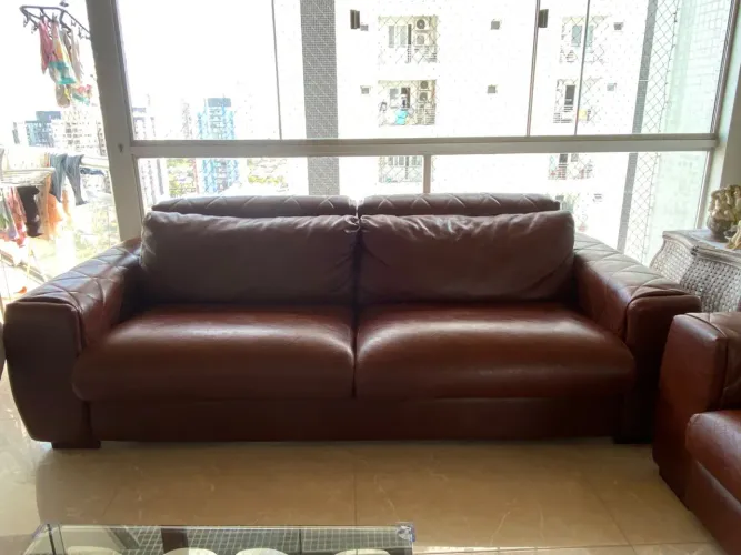 Vendo sofá de corino, com pouco uso.