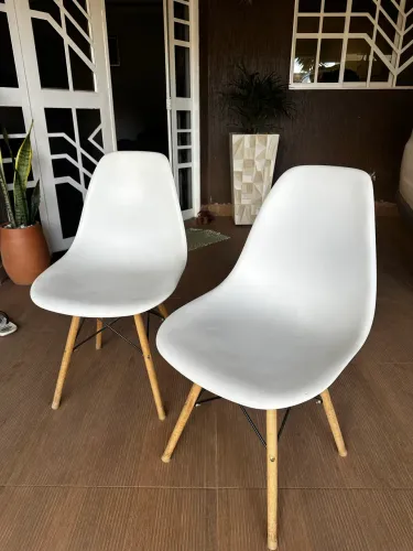 Cadeiras Charles Eames 