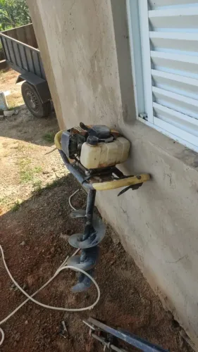 Furador de solo 