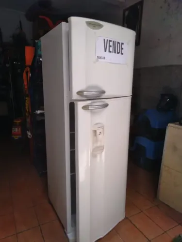 Geladeira Electrolux (DCW40) - (Estado de nova, em perfeito funcionamento)