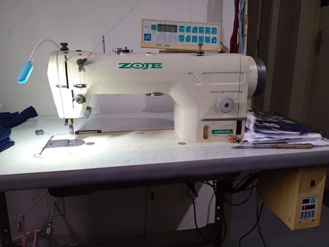 Máquina recta industrial electrónica