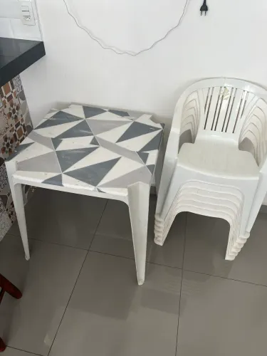 Mesa e cadeira