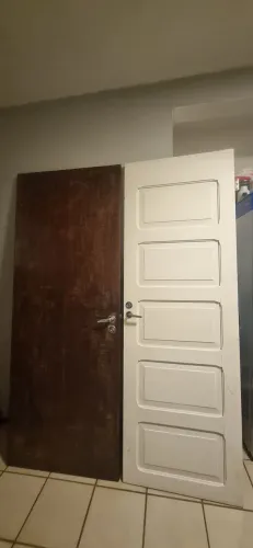 Vendo essas 2 folhas de portas em ótimo estado..
