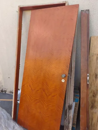 Portas de madeira com portal 