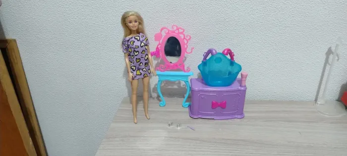 Boneca Barbie + Lavatório salão de beleza - Mattel
