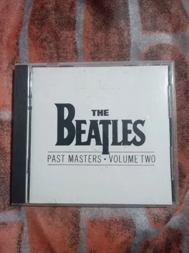 CD original THE BEATLES em estado de novo.