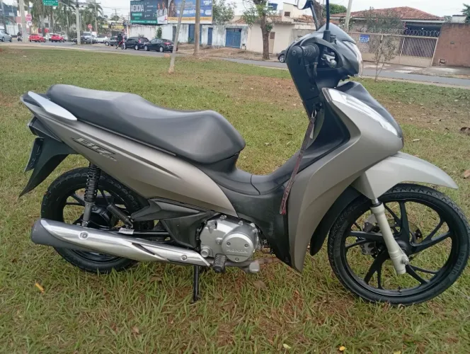 Honda Biz 125 EX 2023 Muito Conservada 