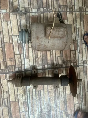 Vendo motor para serra de mesa.