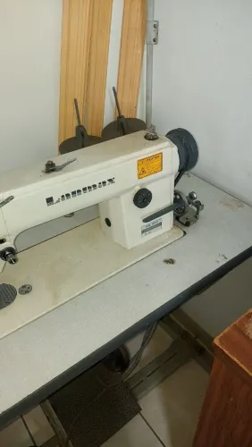 Maquina de Costura Industrial Reta - Usada
