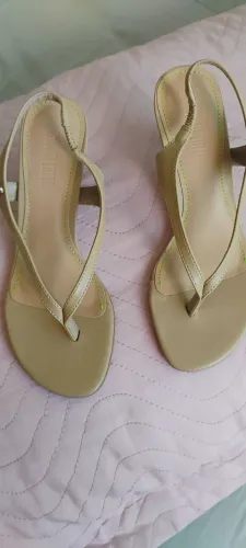 Vendo Sandália Santa Lolla