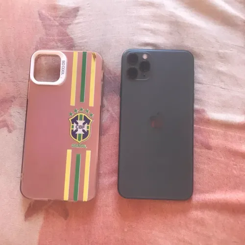 Vendo IPhone 11pro max 256 gigas bateria original 72% $1499 aceito cartão de crédito