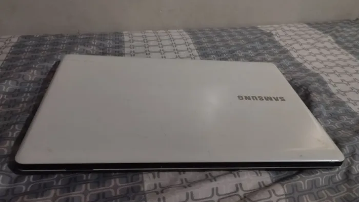 Notebook Samsung Essentials E21 Branco, 8GB, 119 GB SSD, Windows 10, Intel Celeron 3205U<br>