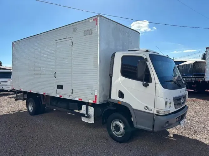 M.Benz Accelo 1016 ano 2012 com bau furgao 6,20m R$ 225.000,00 av