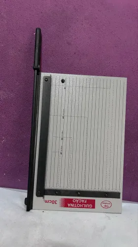 Guilhotina facão manual Lassane de 30cm para papel em aço.