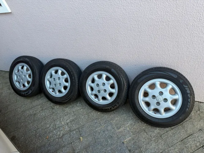 Roda e pneu aro 13 furação 4x100