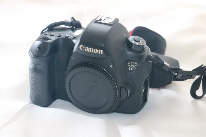 Câmera Canon 6D Full frame acompanha grip 