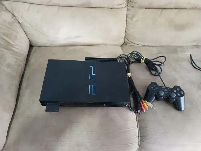 Vendo ps2 Fat com HD, CD desbloqueio!
