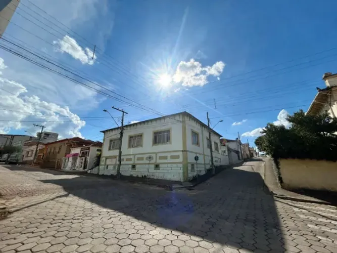 MG Imóvel Exclusivo Venda ou locação, com 2 Construções, na rua dos Correios - Andrelândia