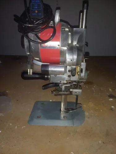 Máquina de cortar tecido de lâmina, 6 polegadas (usada)