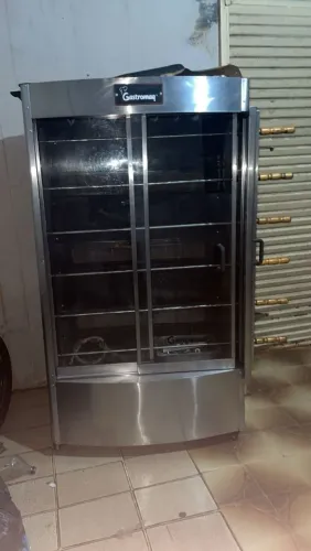 Máquina de assar frango a gás e energia