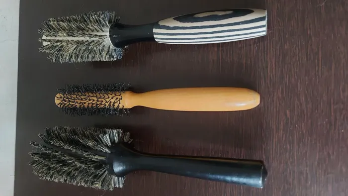 3 escovas de cabelo