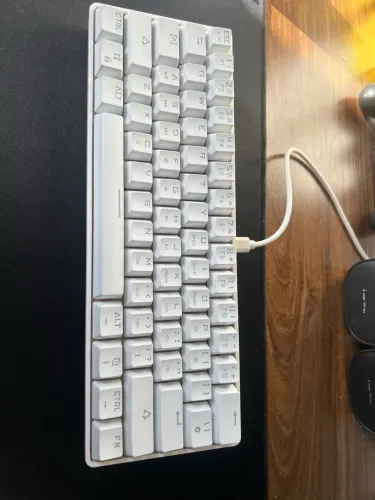 Teclado MUCAIK61 em perfeitas condições com switch reserva 60% switch red