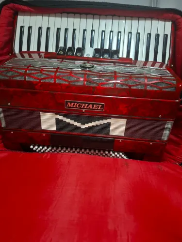Acordeon 120 baixos vermelha