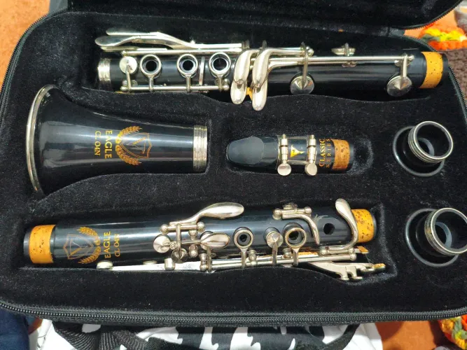Clarinete Eagle CL-04N - Excelente Estado