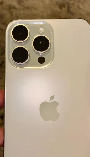iPhone 15 Pro Max 256GB Branco - Completo, Original e Muito Conservado. Pronto para uso!
