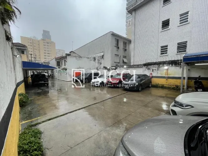 Terreno à Venda no Gonzaga em Santos com 450m²