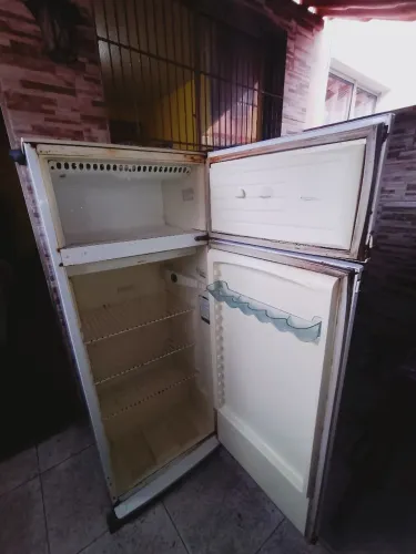 Vendo geladeira Dako